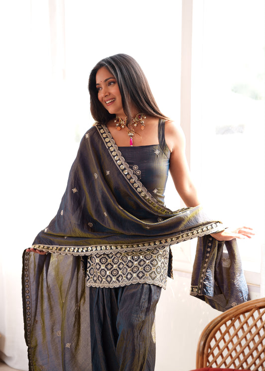 Jashn-e-Noor Embroidered Farshi Suit