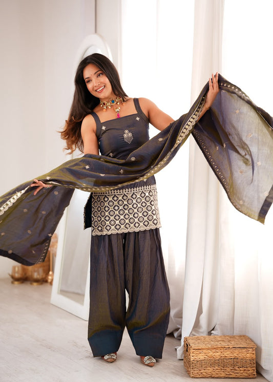 Jashn-e-Noor Embroidered Farshi Suit